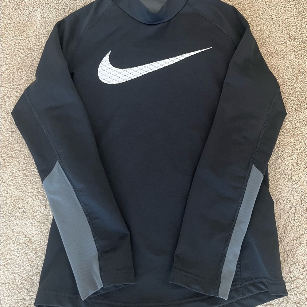 Nike youth M dri-fit long sleeve